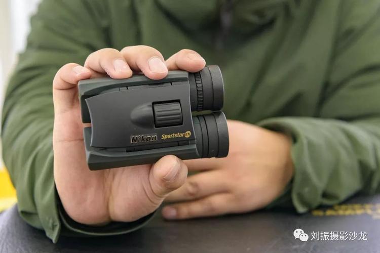 老刘开箱指南77篇 尼康Sportstar EX 10x25 DCF 望远镜——超小体积中的清晰视界